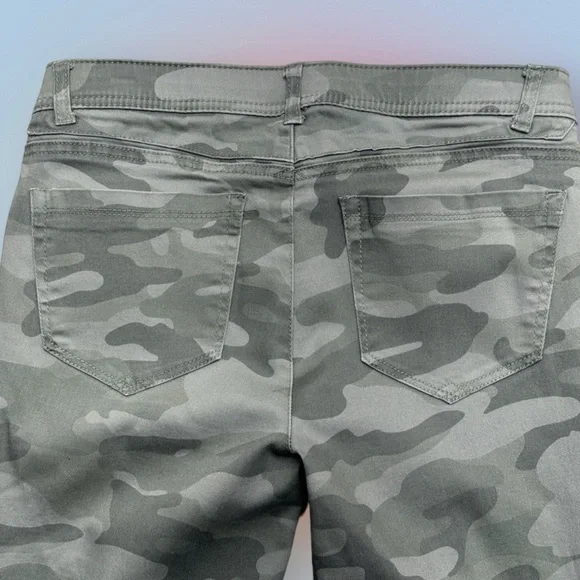 DEMOCRACY Women’s 4 Gray Camouflage Skinny Jeans - Picture 3 of 3